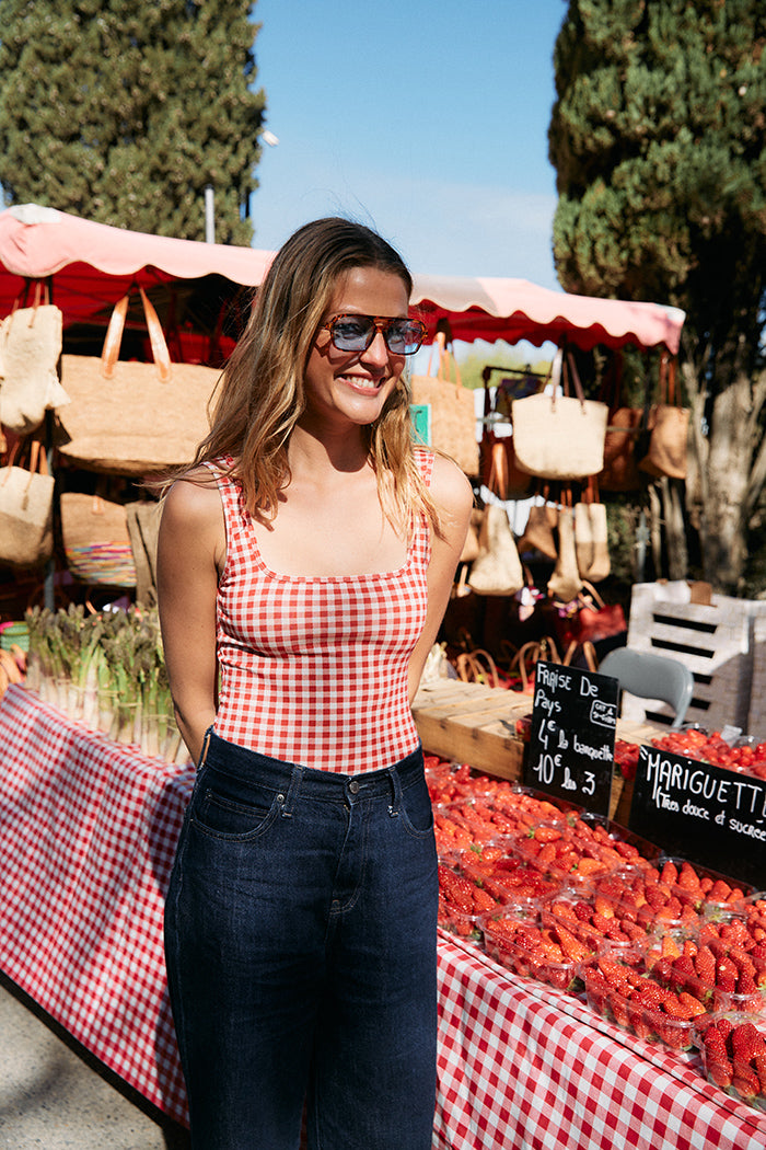 fr:Violette mesure 1m72 et porte une taille S, en:Violette is 1m72 and wears a size S, de:Violette ist 1m72 und trägt Größe S