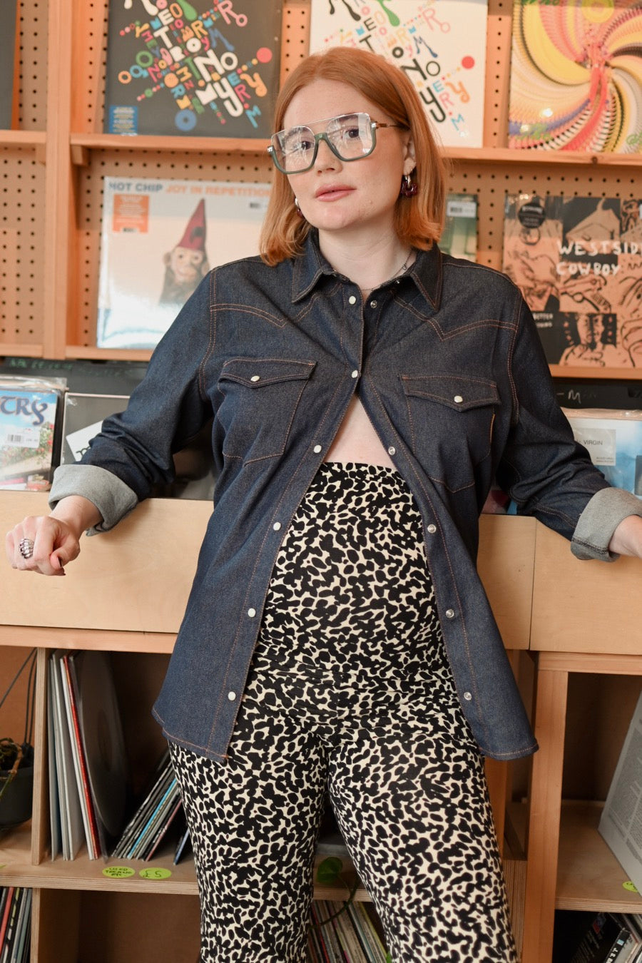 fr:Jess mesure 1m72 et porte une taille 2, en:Jess is 1m72 and wears a size 2, de:Jess ist 1m72 und trägt Größe 2