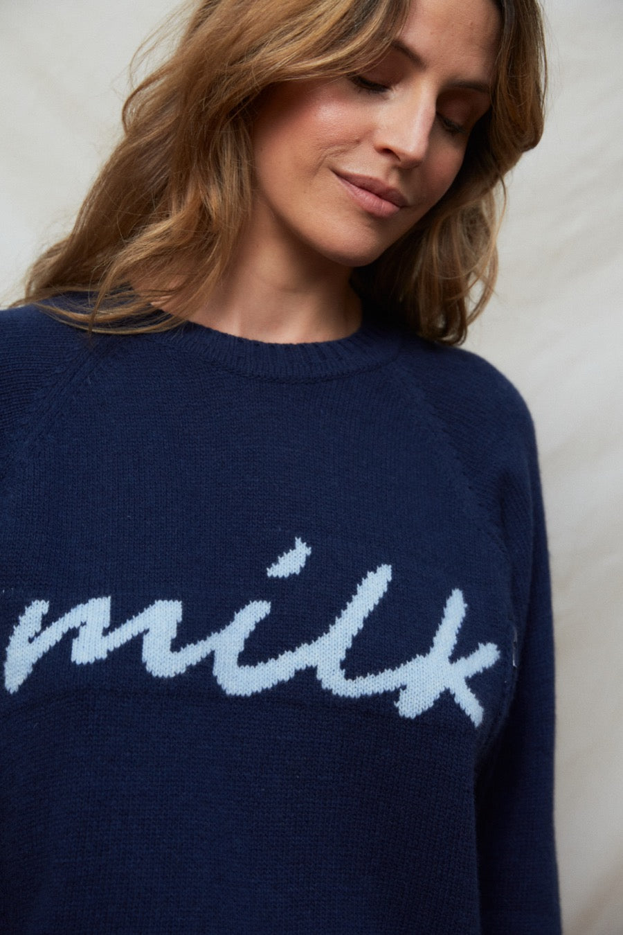 fr:Romaine mesure 1m71 et porte une taille M, en:Romaine is 1m71 and wears a size M, de:Romaine ist 1m71 und trägt Größe M