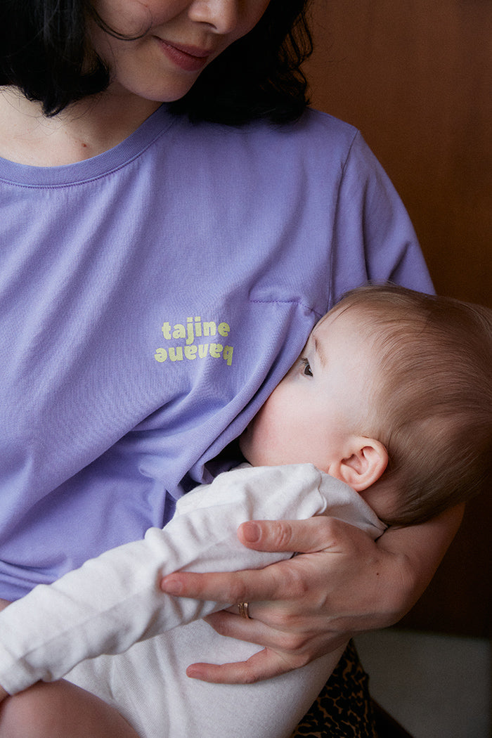 fr: Audrey porte une taille M, en: Audrey wears a size M, de: Audrey trägt Größe M