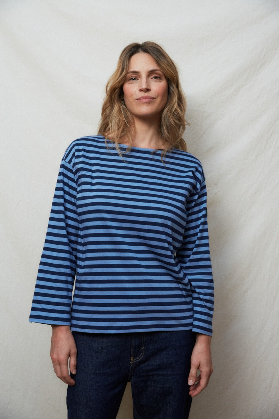 fr:Romaine mesure 1m71 et porte une taille S, en:Romaine is 1m71 and wears a size S, de:Romaine ist 1m71 und trägt Größe S