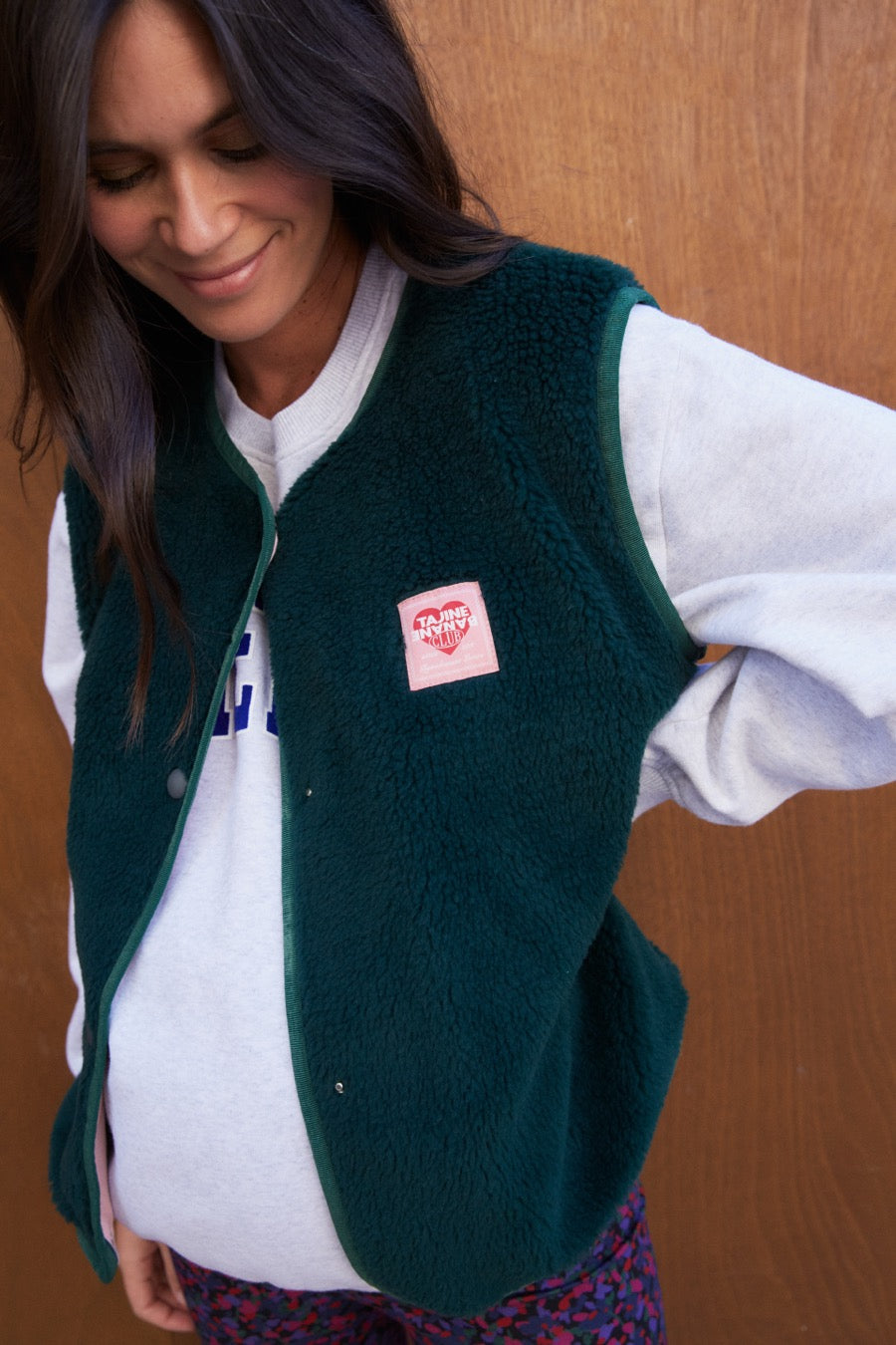 fr:Angela mesure 1m74 et porte une taille 1, en:Angela is 1m74 and wears a size 1, de:Angela ist 1m74 und trägt Größe 1