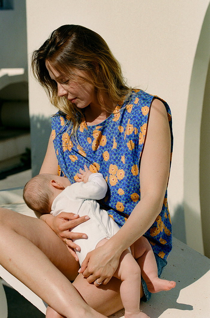 fr:Claudia porte une taille M, en:Claudia wears a size M, de:Claudia trägt Größe M