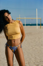 fr:Shahed porte une taille 36, en:Shahed wears a size 36, de:Shahed trägt Größe 36
