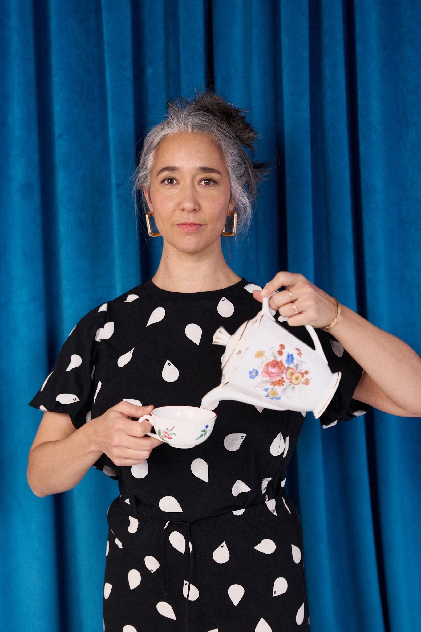 fr:Sarah mesure 1m68 et porte une taille M, en:Sarah is 1m68 and wears a size M, de:Sarah ist 1m68 und trägt Größe M