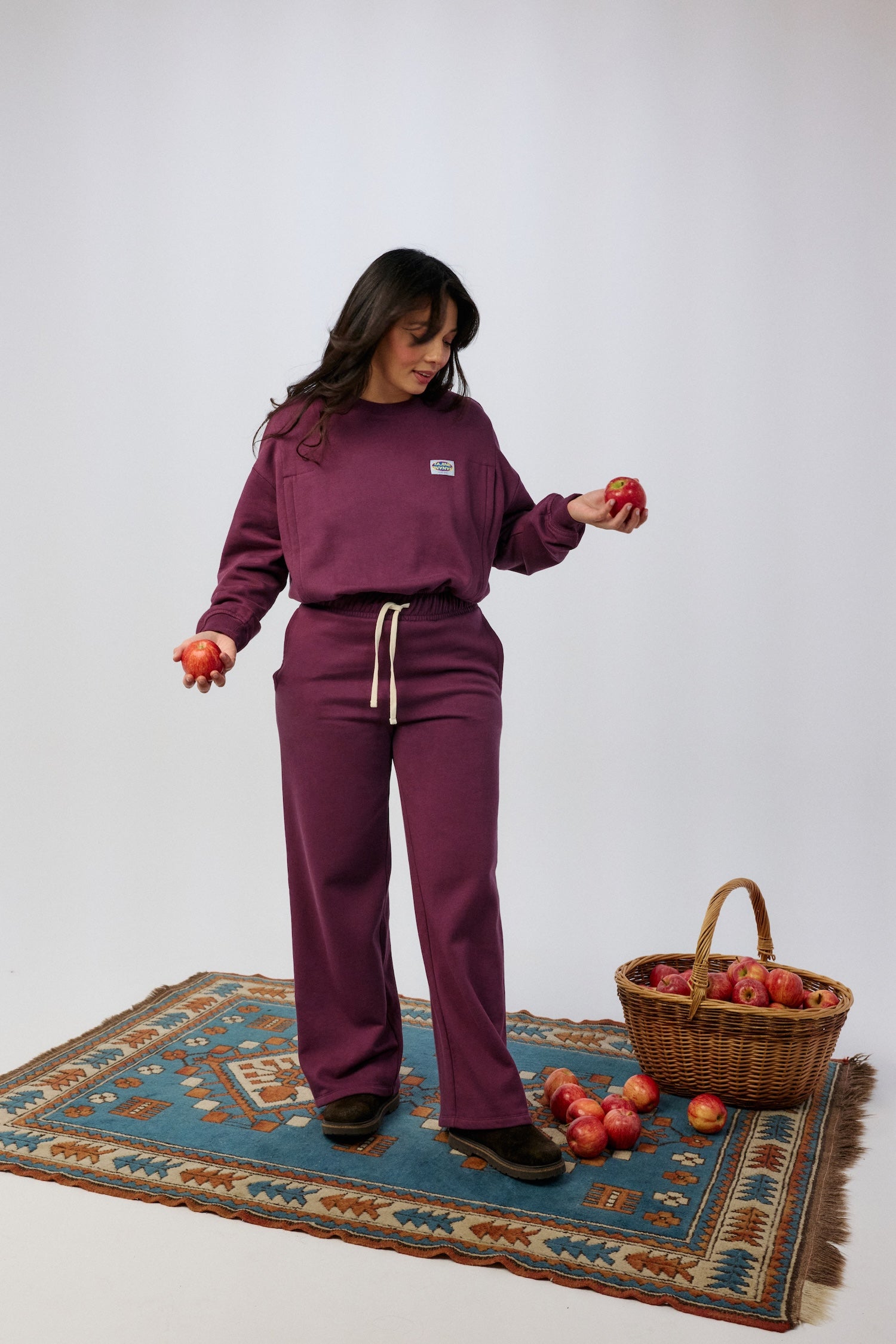 fr:Jeanne mesure 1m66 et porte une taille M, en:Jeanne is 1m66 and wears a size M, de:Jeanne ist 1m66 und trägt Größe M