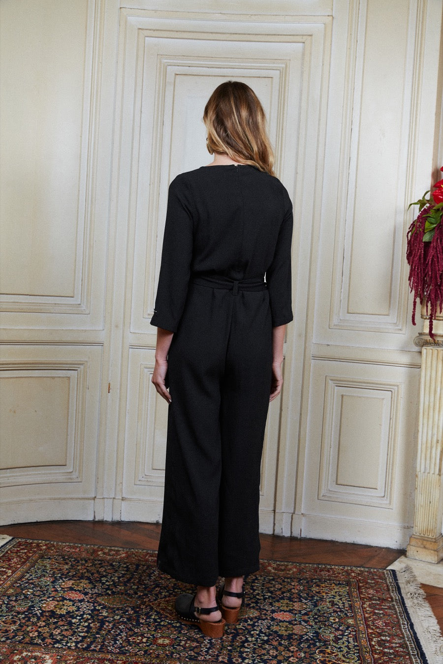 fr:Violette mesure 1m73 et porte une taille S, en:Violette is 1m73 and wears a size S, de:Violette ist 1m73 und trägt Größe S