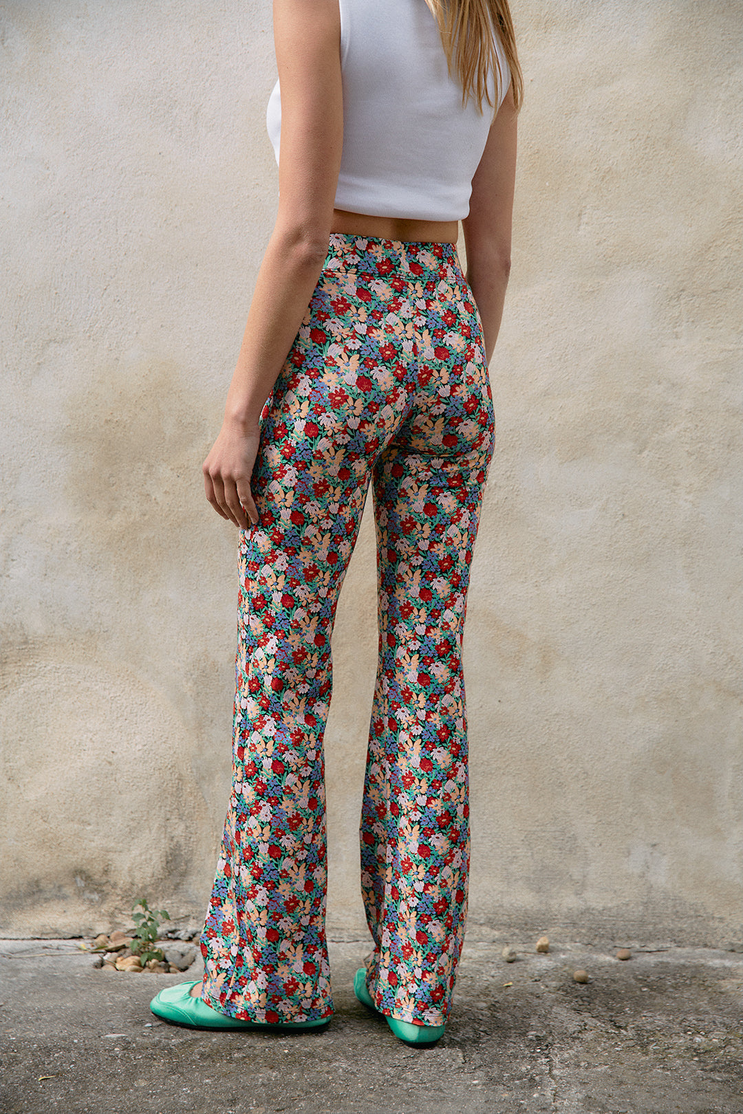 fr:Violette mesure 1m72 et porte une taille 1, en:Violette is 1m72 and wears a size 1, de:Violette ist 1m72 und trägt Größe 1