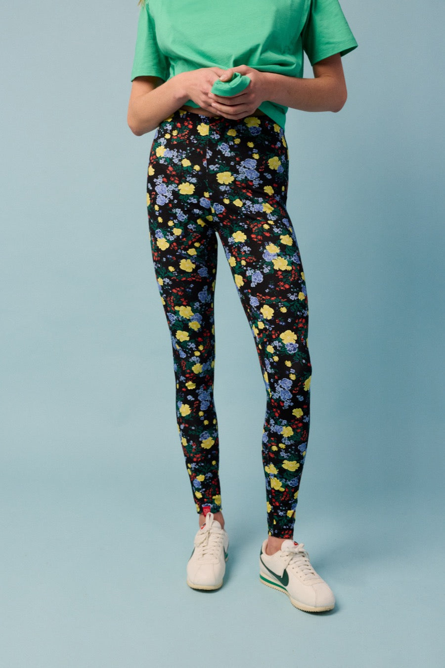 fr:Violette mesure 1m73 et porte une taille 1, en:Violette is 1m73 and wears a size 1, de:Violette ist 1m73 und trägt Größe 1