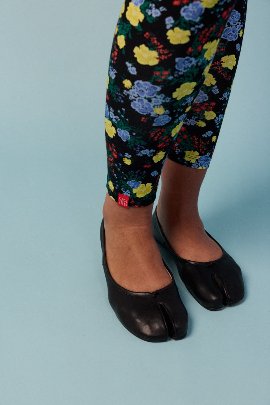 fr:Melissa mesure 1m81 et porte une taille 3, en:Melissa is 1m81 and wears a size 3, de:Melissa ist 1m81 und trägt Größe 3