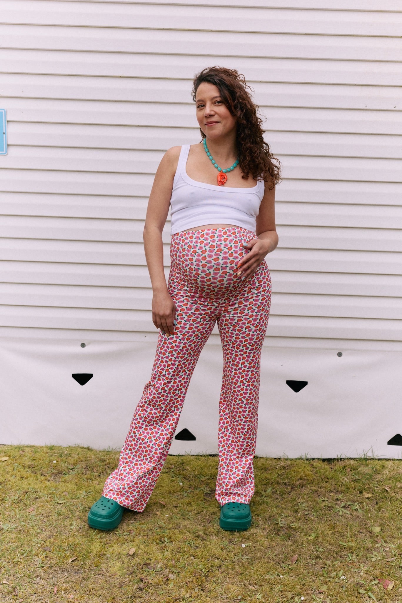 fr:Yasmine mesure 1m64 et porte une taille 1, en:Yasmine is 1m64 and wears a size 1, de:Yasmine ist 1m64 und trägt Größe 1