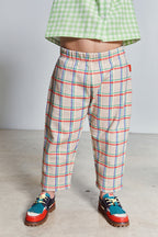 fr:Ernest porte une taille 7-8, en:Ernest wears a size 7-8, de:Ernest trägt Größe 7-8