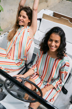fr:Violette mesure 1m72 et porte une taille 1, en:Violette is 1m72 and wears a size 1, de:Violette ist 1m72 und trägt Größe 1