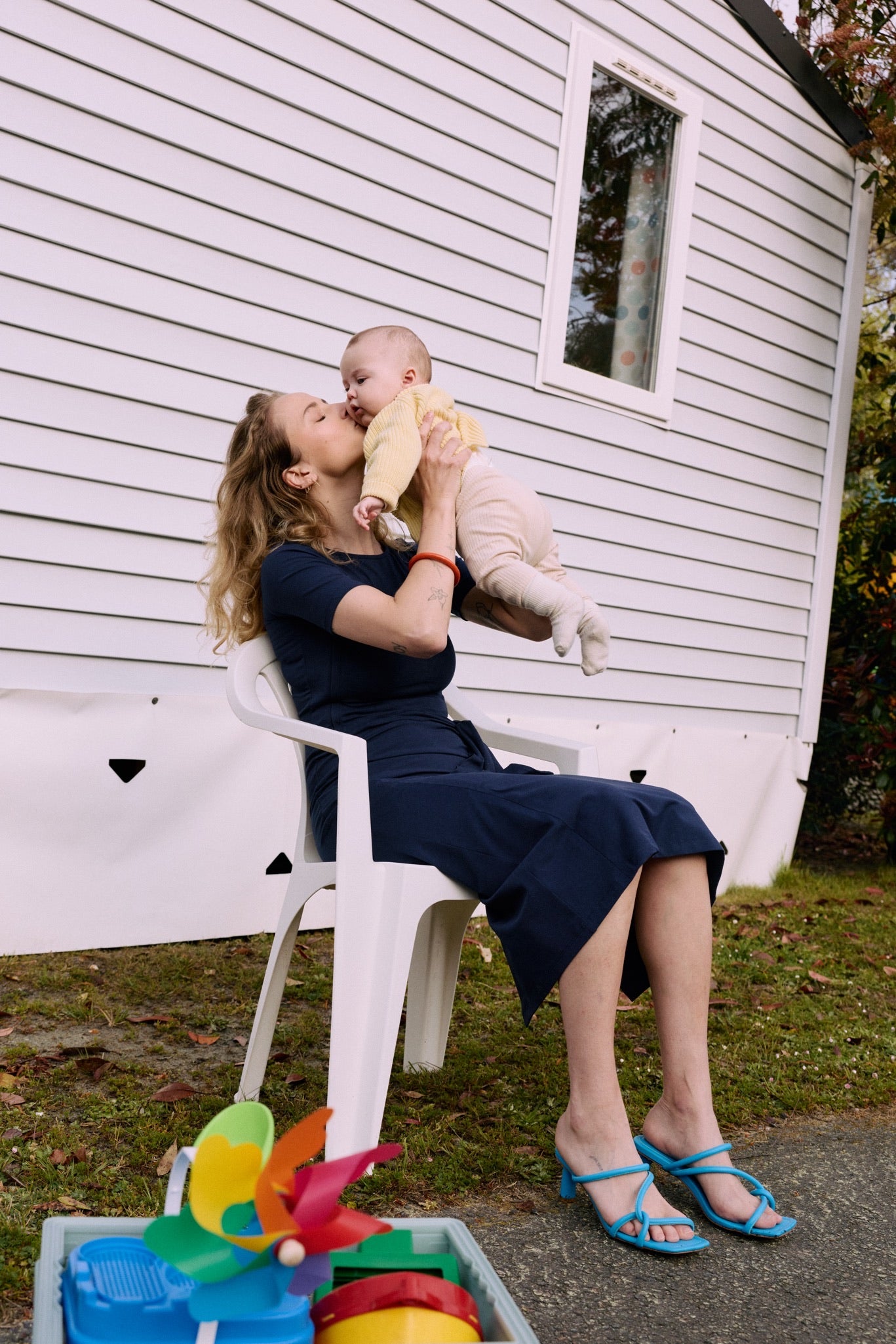 fr:Coline mesure 1m72 et porte une taille S, en:Coline is 1m72 and wears a size S, de:Coline ist 1m72 und trägt Größe S