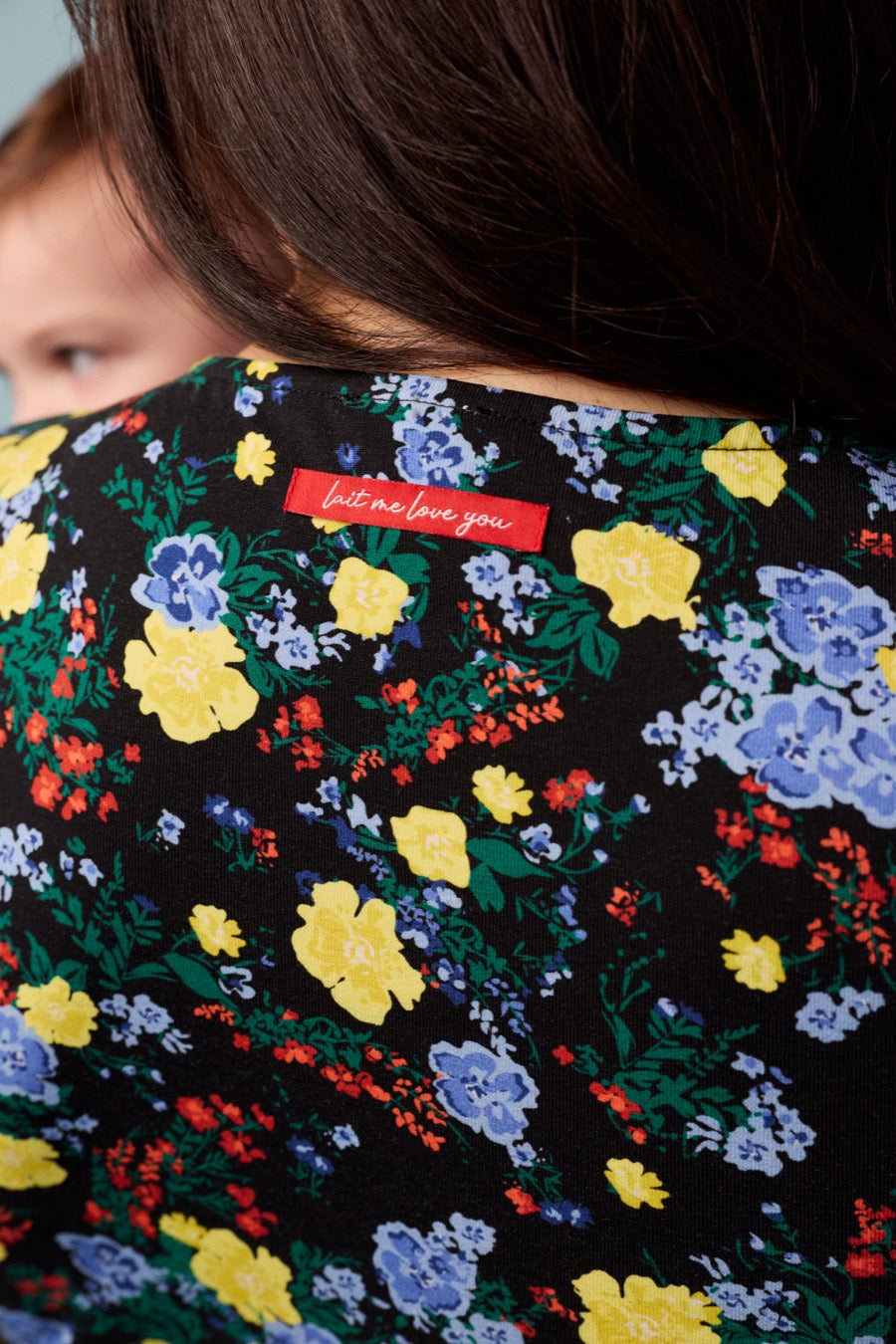 fr:Jeanne mesure 1m66 et porte une taille L, en:Jeanne is 1m6 and wears a size L, de:Jeanne ist 1m66 und trägt Größe L