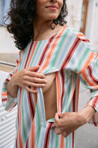 fr:Meline porte une taille S, en:Meline wears a size S, de:Meline trägt Größe S