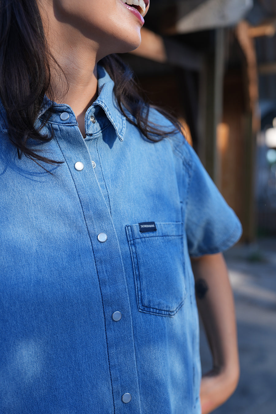 fr:Jeanne mesure 1m66 et porte une taille M, en:Jeanne is 1m66 and wears a size M, de:Jeanne ist 1m66 und trägt Größe M