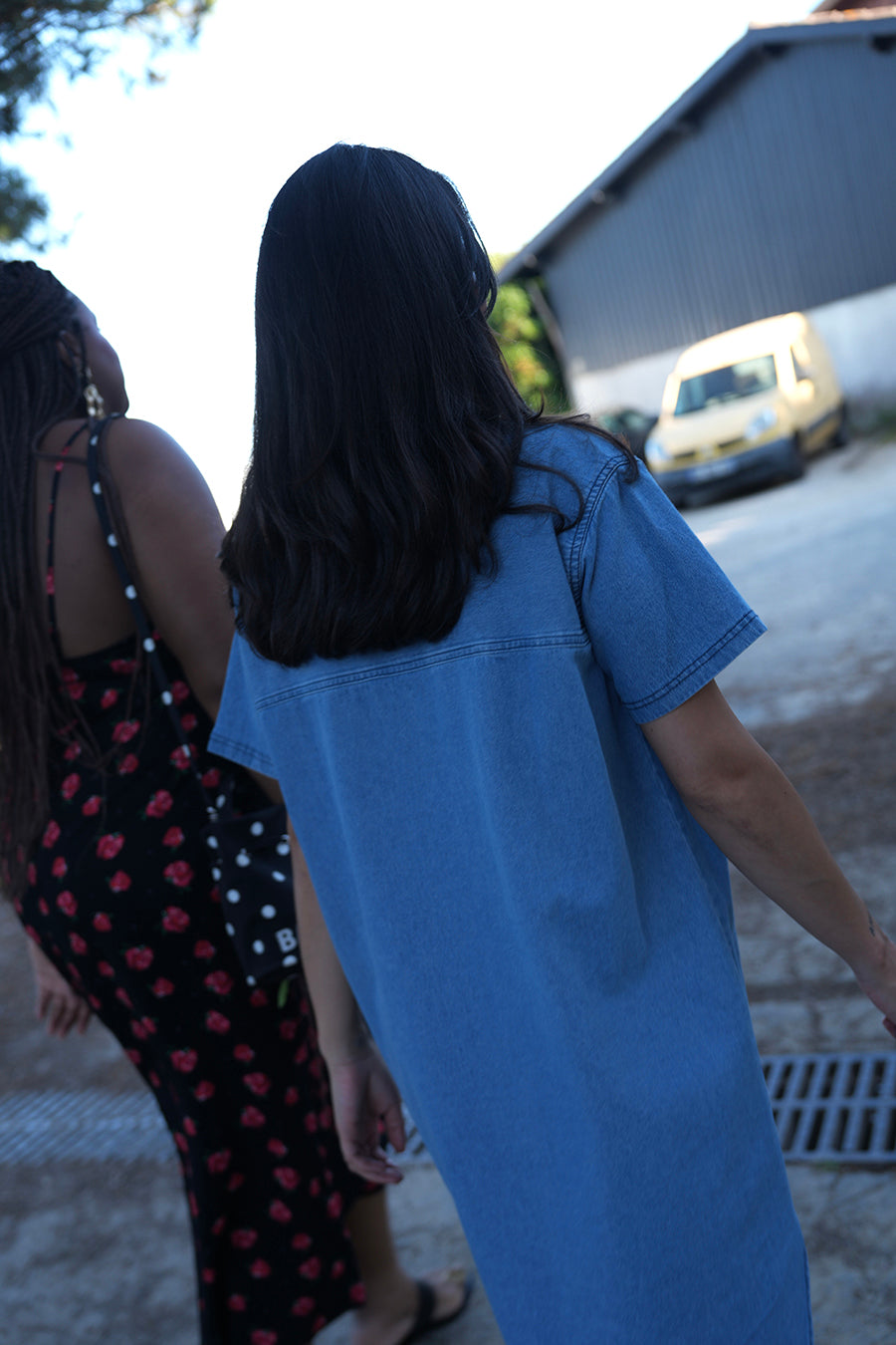 fr:Jeanne mesure 1m66 et porte une taille M, en:Jeanne is 1m66 and wears a size M, de:Jeanne ist 1m66 und trägt Größe M