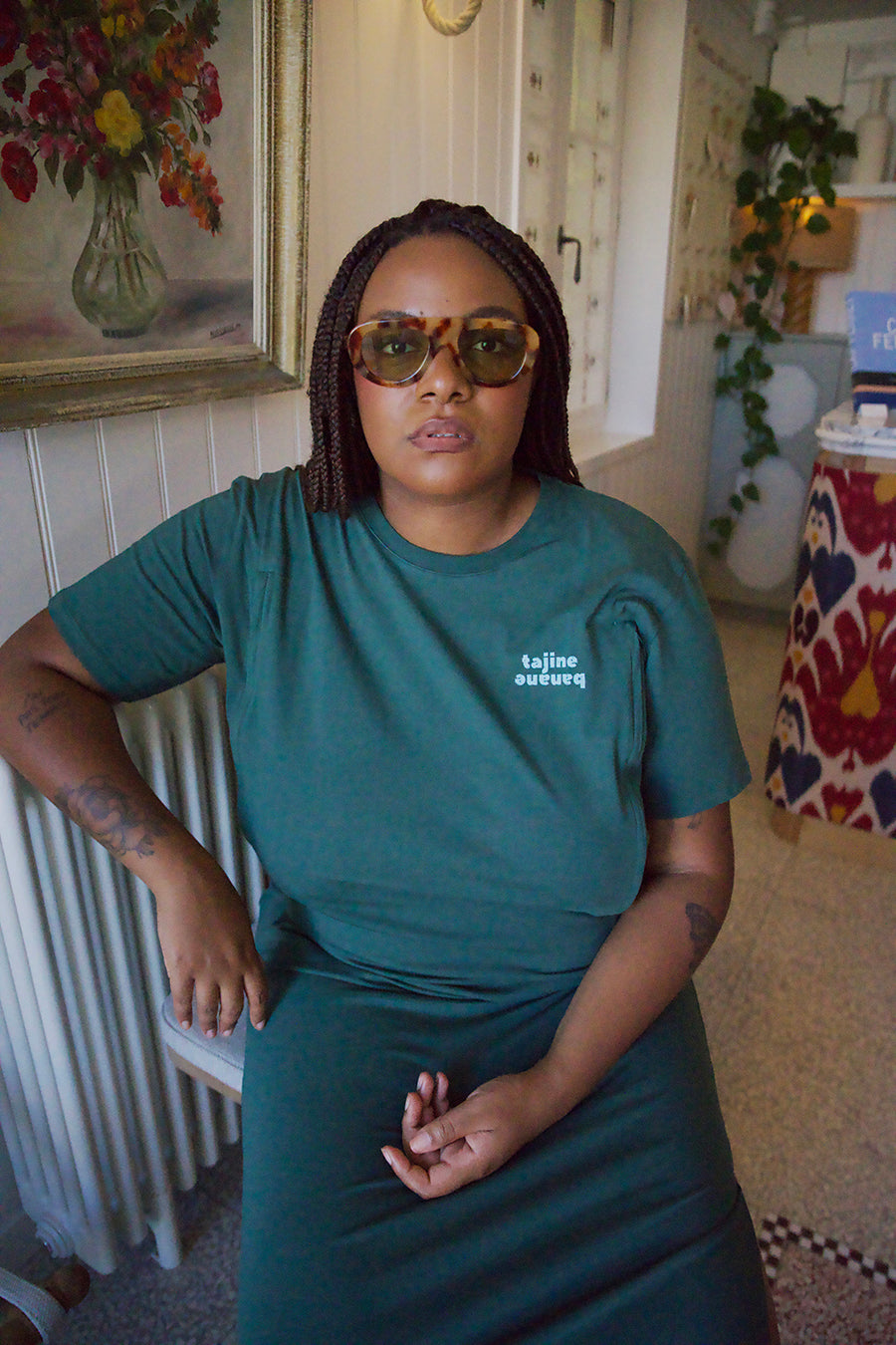 fr:Tiffany mesure 1m78 et porte une taille XXL, en:Jeanne is 1m78 and wears a size XXL, de:Jeanne ist 1m78 und trägt Größe XXL