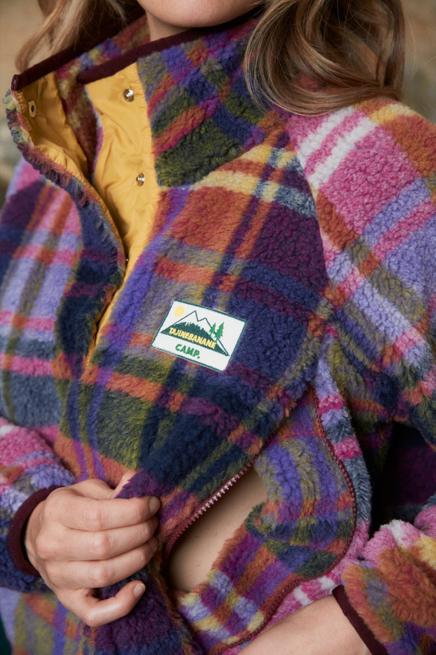 fr:Romaine mesure 1m71 et porte une taille M, en:Romaine is 1m71 and wears a size M, de:Romaine ist 1m71 und trägt Größe M