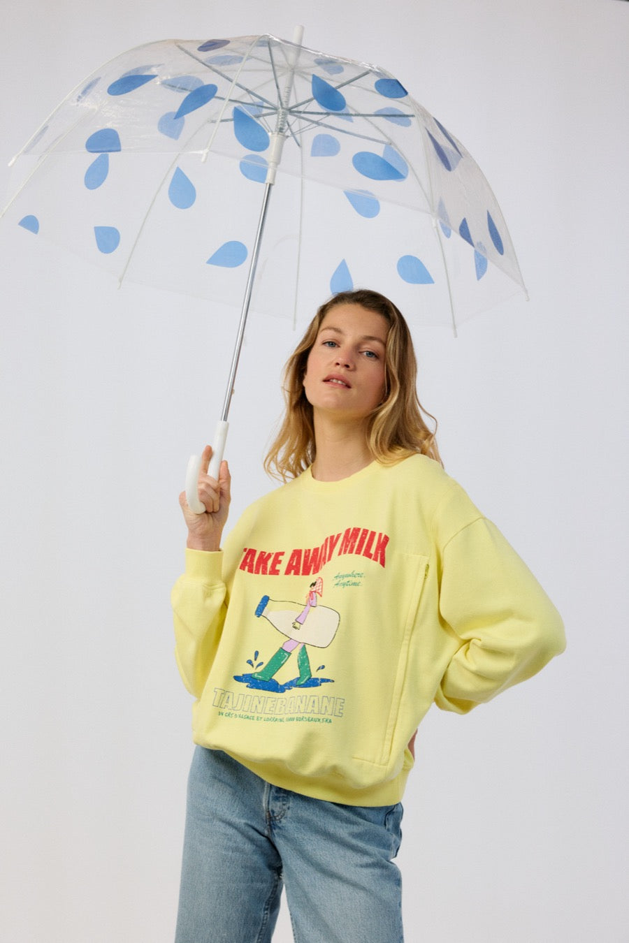 fr:Violette mesure 1m73 et porte une taille S, en:Violette is 1m73 and wears a size S, de:Violette ist 1m73 und trägt Größe S