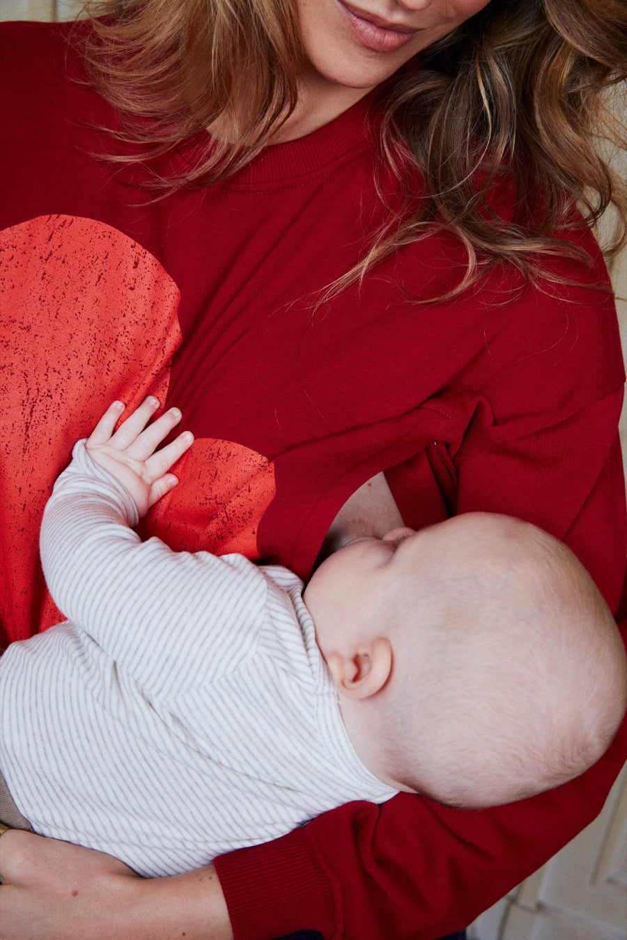 fr:Romaine mesure 1m71 et porte une taille S, en:Romaine is 1m71 and wears a size S, de:Romaine ist 1m71 und trägt Größe S