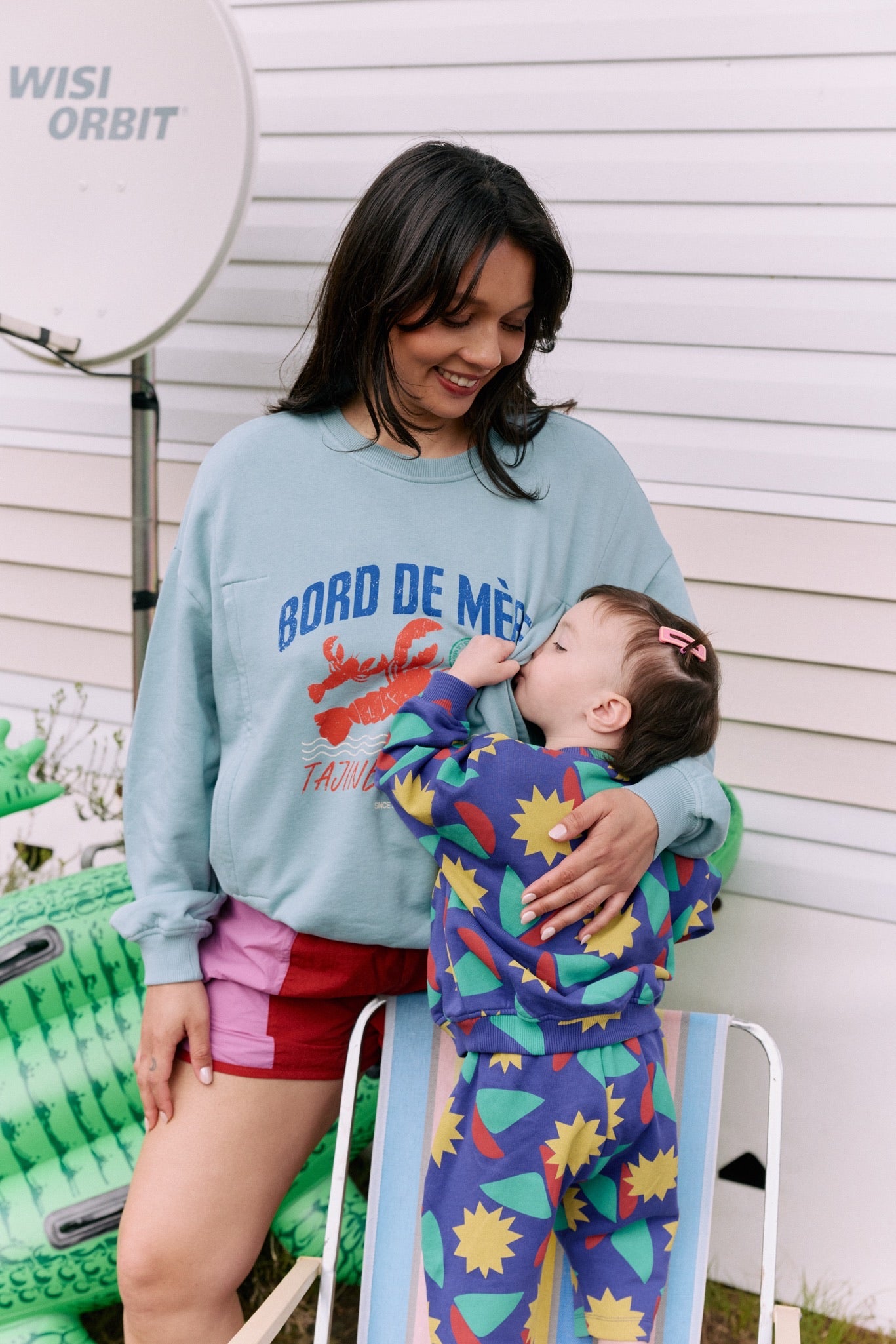 fr:Jeanne mesure 1m70 et porte une taille L, en:Jeanne is 1m70 and wears a size L, de:Jeanne ist 1m70 und trägt Größe L