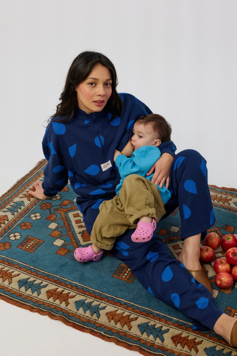 fr:Jeanne mesure 1m66 et porte une taille 2, en:Jeanne is 1m66 and wears a size 2, de:Jeanne ist 1m66 und trägt Größe 2