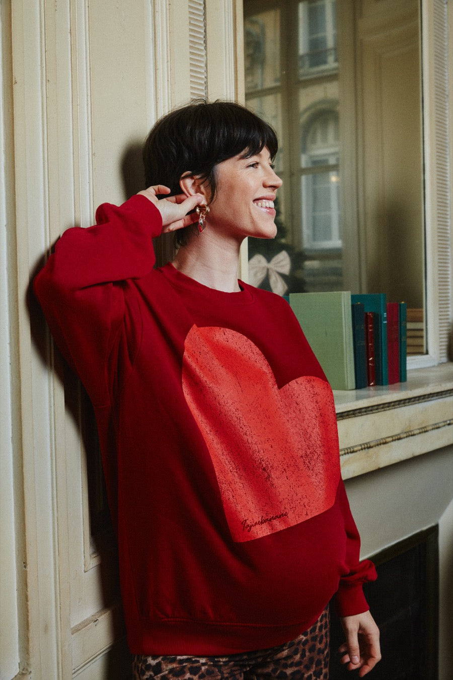 fr:Dorcas mesure 1m70 et porte une taille S, en:Dorcas is 1m70 and wears a size S, de:Dorcas ist 1m70 und trägt Größe S