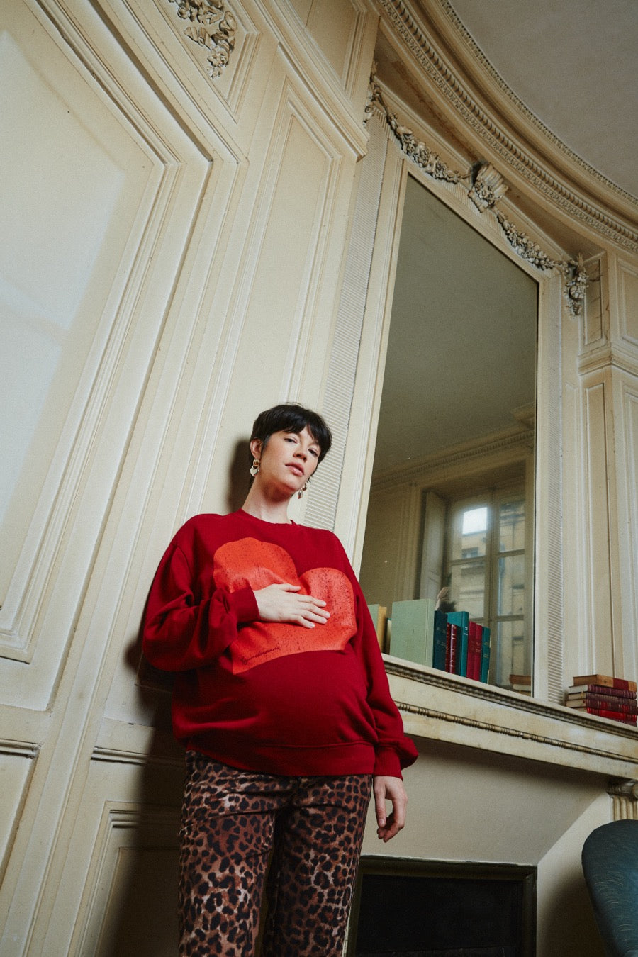 fr:Dorcas mesure 1m70 et porte une taille S, en:Dorcas is 1m70 and wears a size S, de:Dorcas ist 1m70 und trägt Größe S