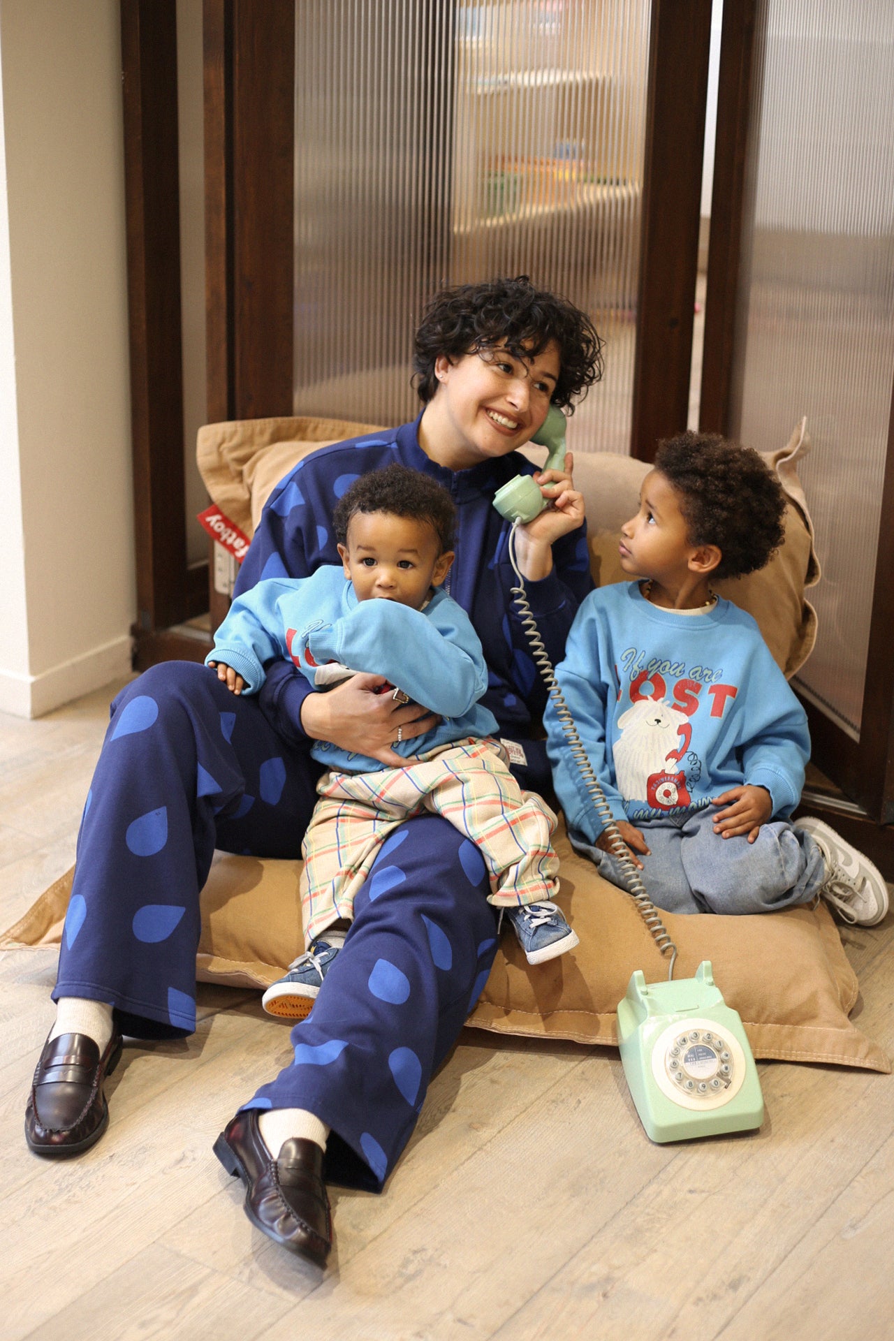 Kids-Sweatshirt Call My Mom