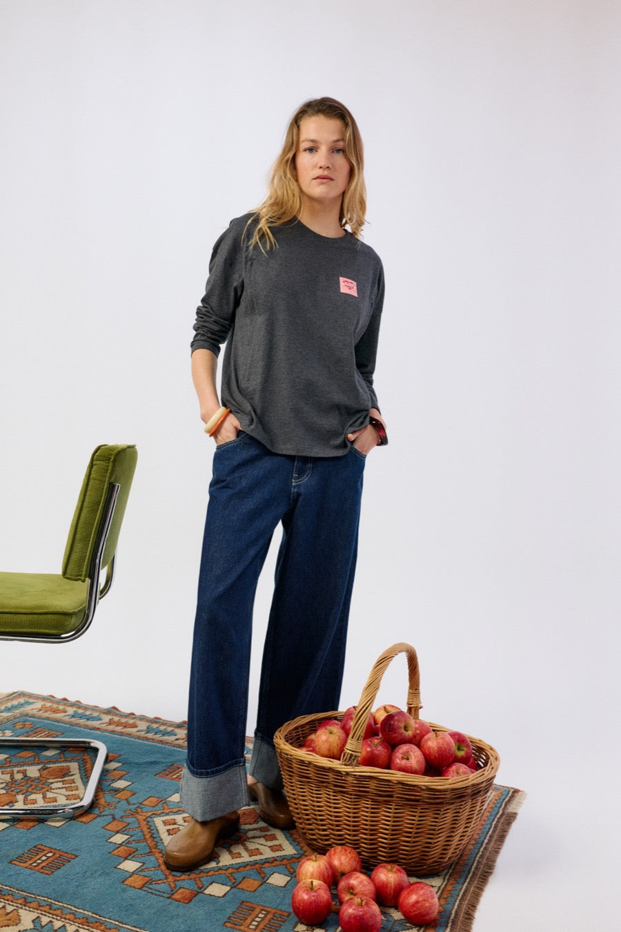 fr:Violette mesure 1m73 et porte une taille S, en:Violette is 1m73 and wears a size S, de:Violette ist 1m73 und trägt Größe S