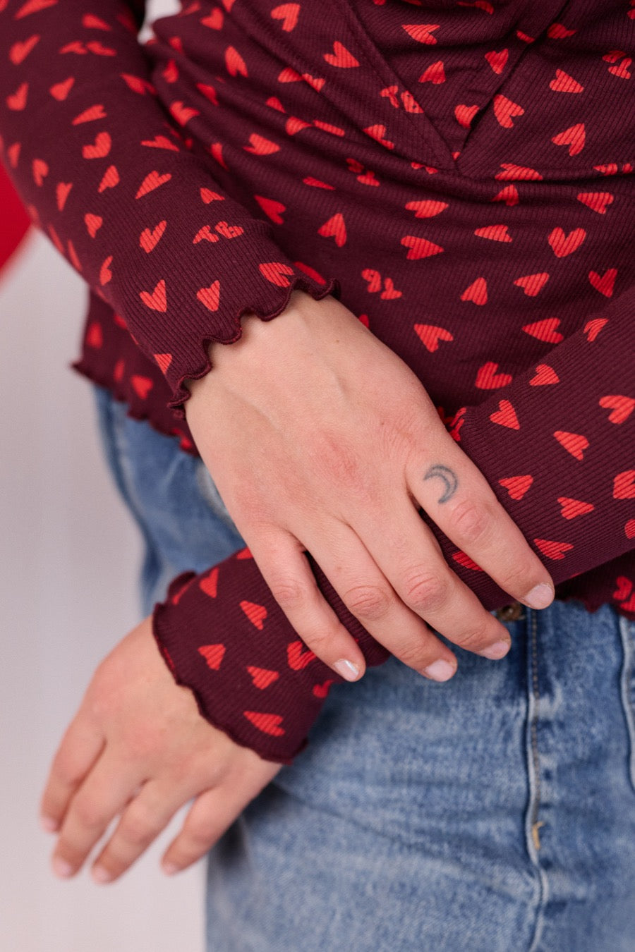 fr:Jeanne mesure 1m66 et porte une taille M, en:Jeanne is 1m6 and wears a size M, de:Jeanne ist 1m66 und trägt Größe M