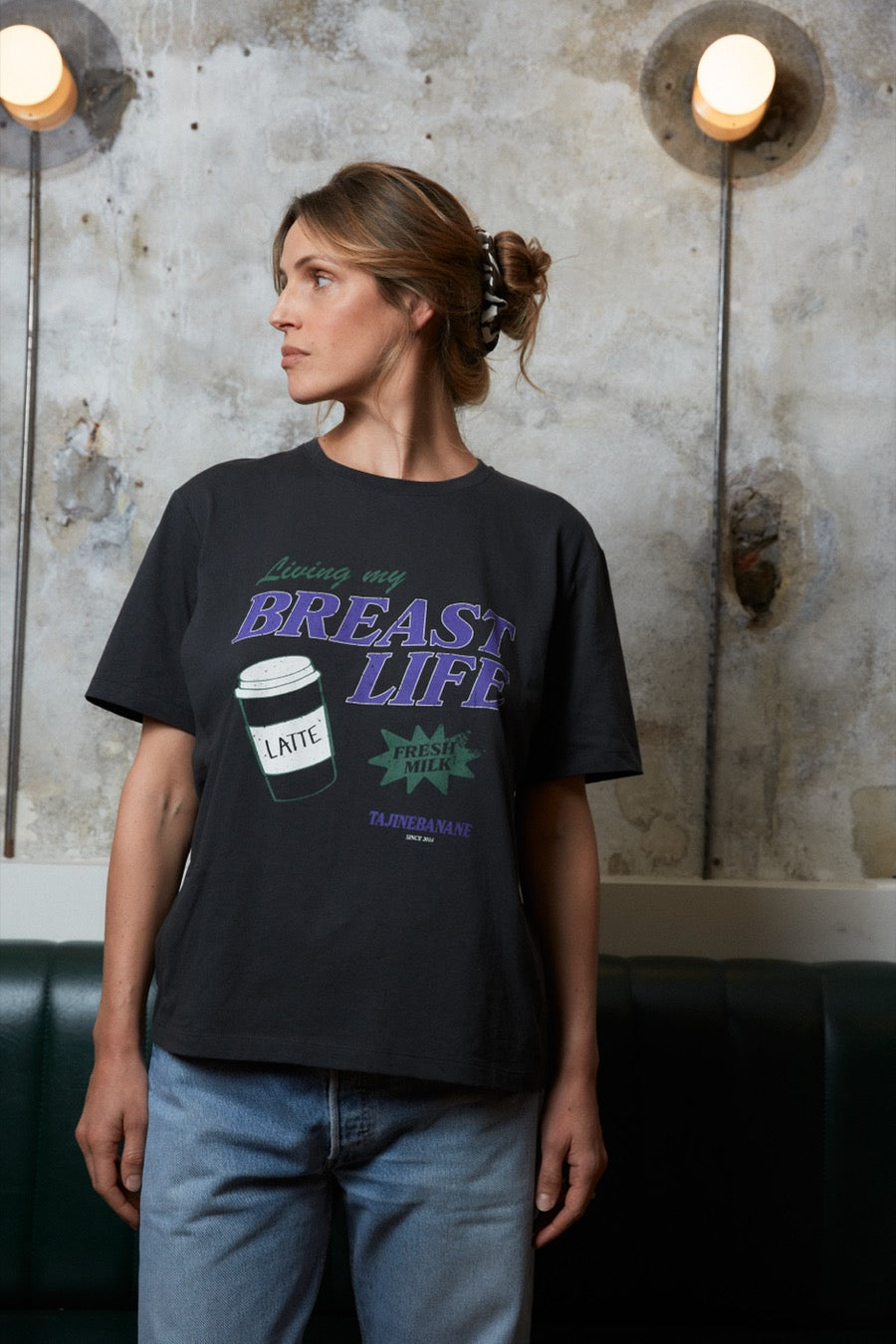 fr:Romaine mesure 1m71 et porte une taille S, en:Romaine is 1m71 and wears a size S, de:Romaine ist 1m71 und trägt Größe S