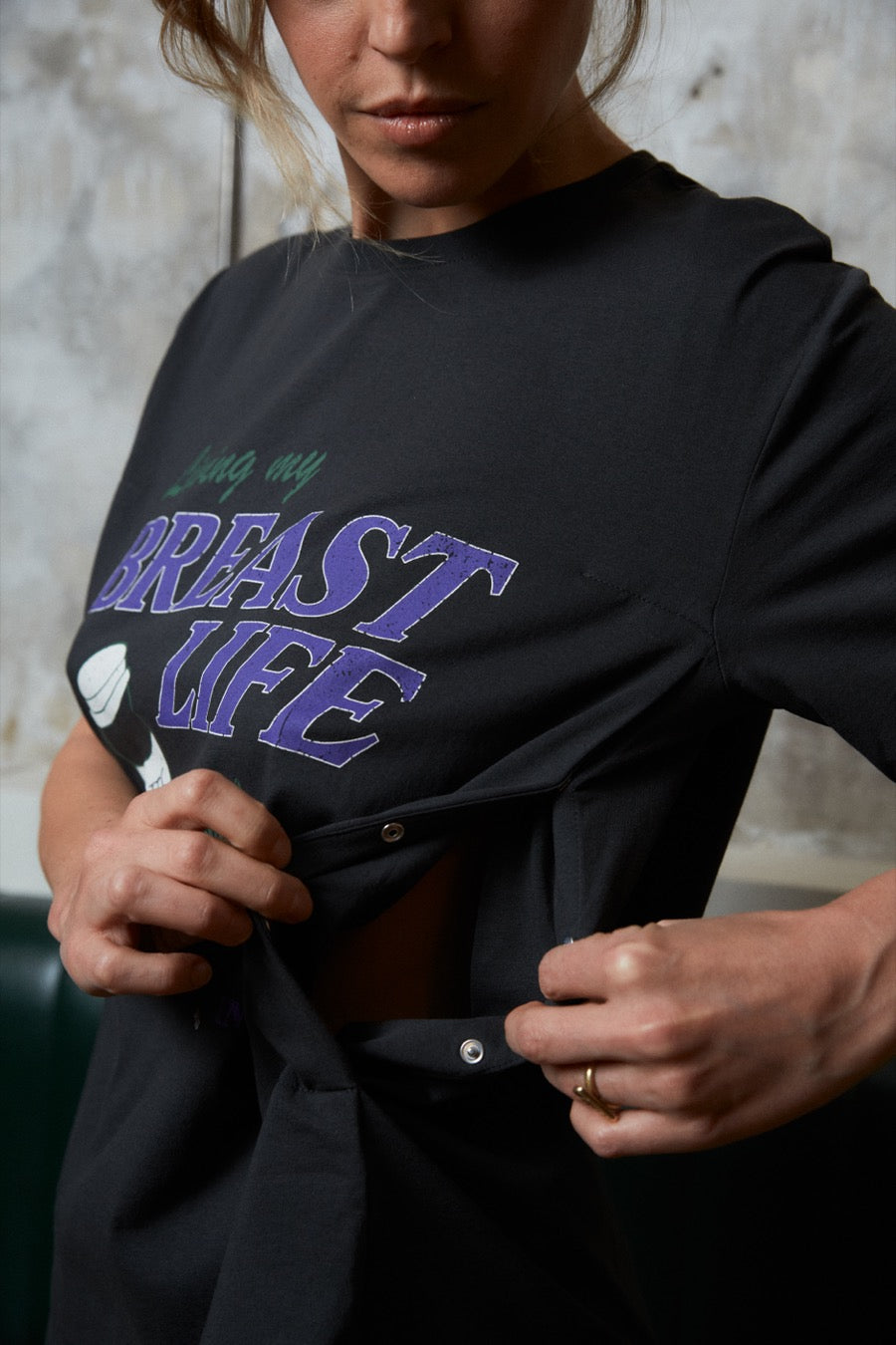 fr:Romaine mesure 1m71 et porte une taille S, en:Romaine is 1m71 and wears a size S, de:Romaine ist 1m71 und trägt Größe S