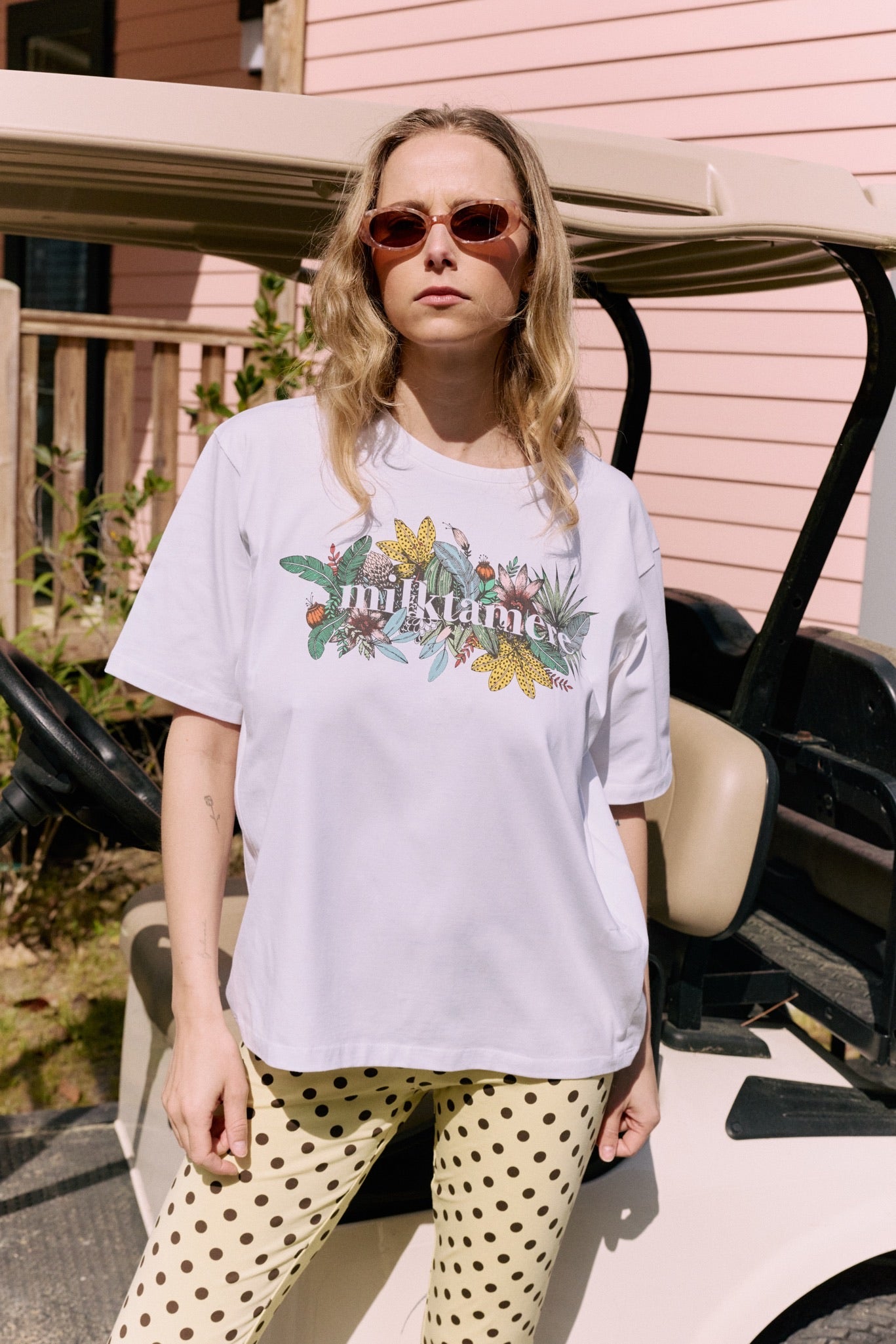 fr:Coline mesure 1m72 et porte une taille S, en:Coline is 1m72 and wears a size S, de:Coline ist 1m72 und trägt Größe S