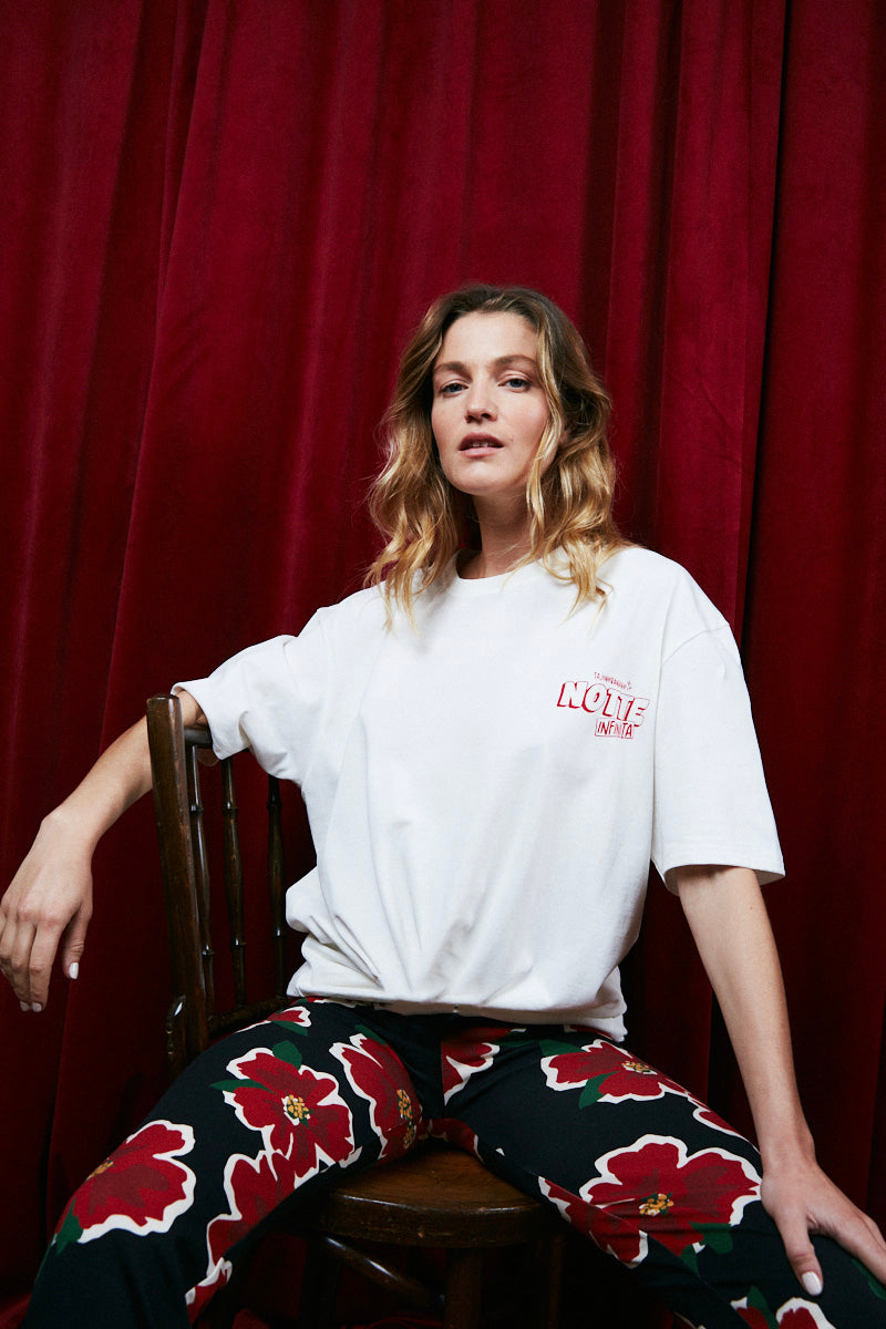 fr:Violette mesure 1m73 et porte une taille L, en:Violette is 1m73 and wears a size L, de:Violette ist 1m73 und trägt Größe L