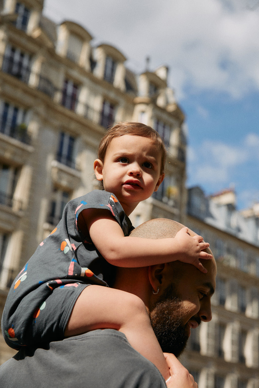 fr:Luna porte une taille 18-24 mois. en:Luna wears a size 18-24 months. de:Luna trägt Größe 18-24 Monate