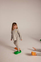 fr:Camille mesure 110cm et porte une taille 5 ans, en:Camille is 115 cm and wears a size 5 years old, de:Camille ist 115cm groß und trägt Größe 5 Jahre